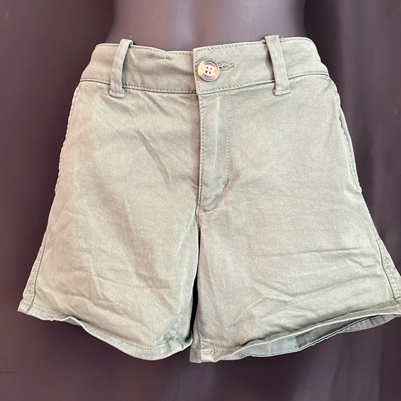 American Eagle green shorts super stretch 2 front pockets and 2 back Sz 6 - Picture 3 of 7
